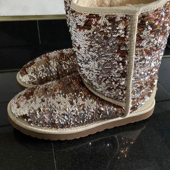 UGG Classic II Short Glitter Boots - Picture 3 of 10